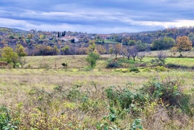 Building land 857 m2 in the center of Istria, for the construction of a villa with a swimming pool, Karojba, Istria 3