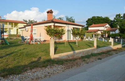 Prodaje se, samostojeća kuća u mirnom djelu Umaga, Istra, 1