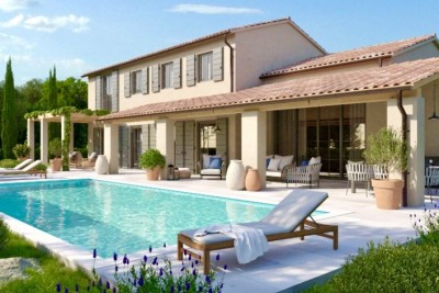 En sagovilla med en pool under uppbyggnad belägen i de idylliska omgivningarna i centrala Istrien. 1